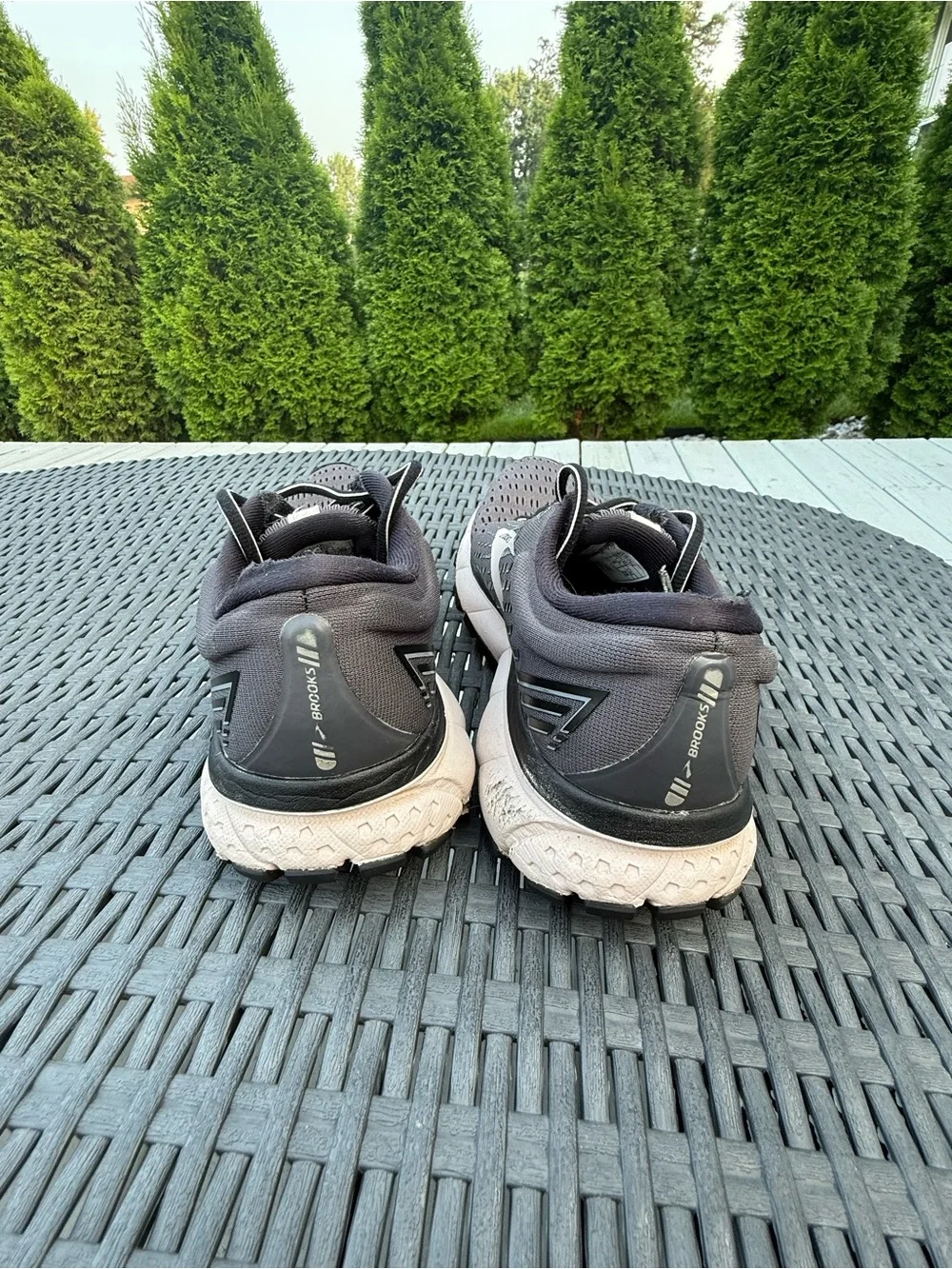 Brooks Women's Gray and Light Pink Running Shoe, size 8